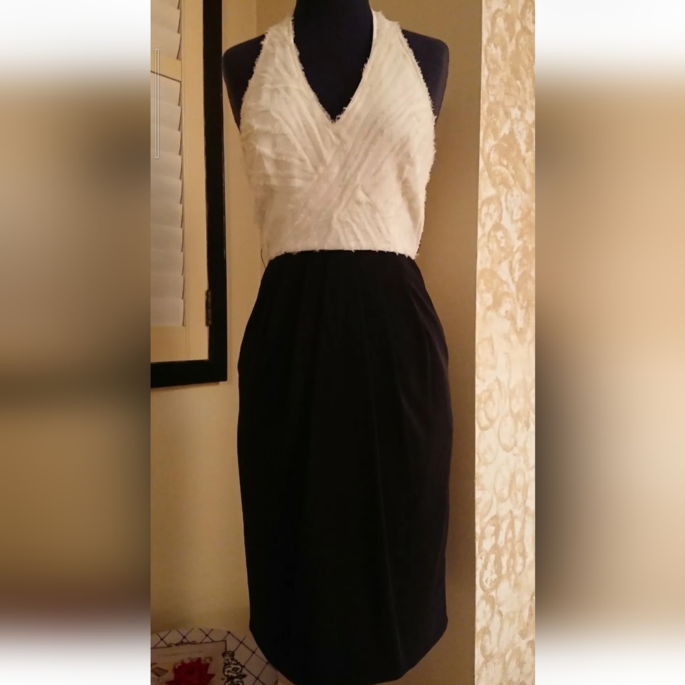 Old Money Black & White BCBG MaxAzria Halter Cocktail Dress w Pockets XS 2 Ivory